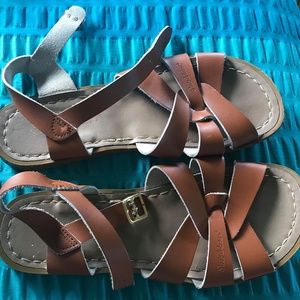 Saltwater Sandals size 7 tan color